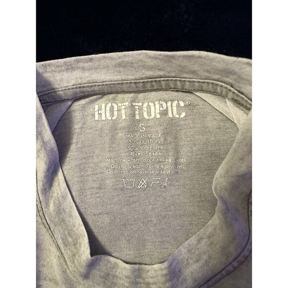 Hot Topic Gothic Cross Wing Skull Graphic Tee Small Gray Gold Foil Slim Emo Punk - Picture 7 of 9